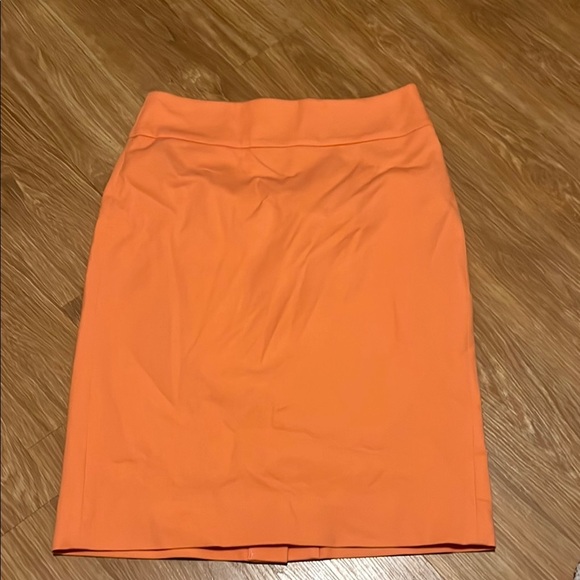 J. Crew peach colored Pencil Skirt Knee-Length Resort Wear size 2 like new lined - Picture 1 of 3